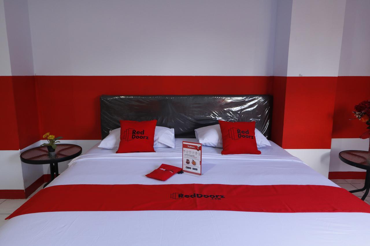 Reddoorz Plus @ Samratulangi מנאדו מראה חיצוני תמונה