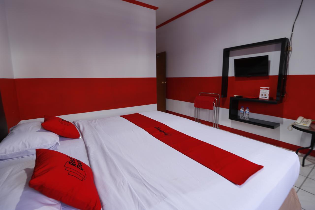 Reddoorz Plus @ Samratulangi מנאדו מראה חיצוני תמונה