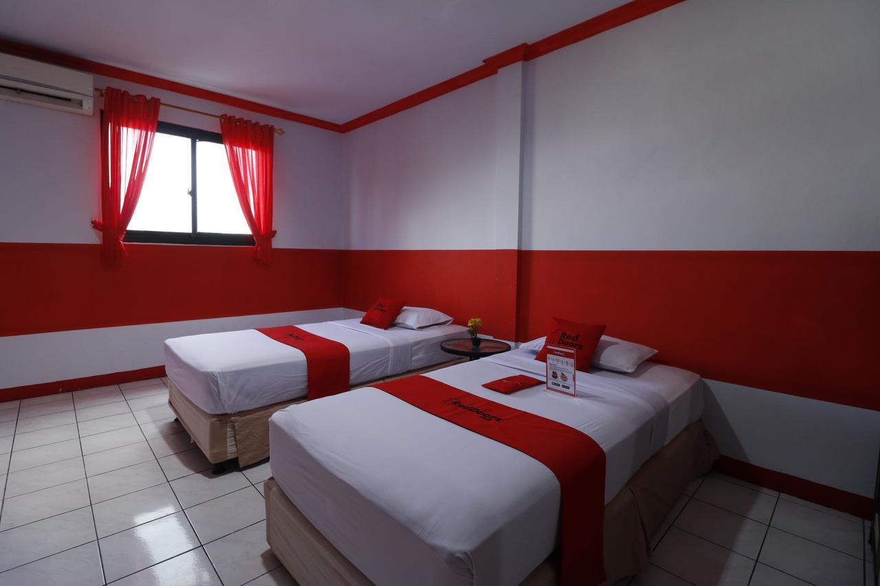 Reddoorz Plus @ Samratulangi מנאדו מראה חיצוני תמונה